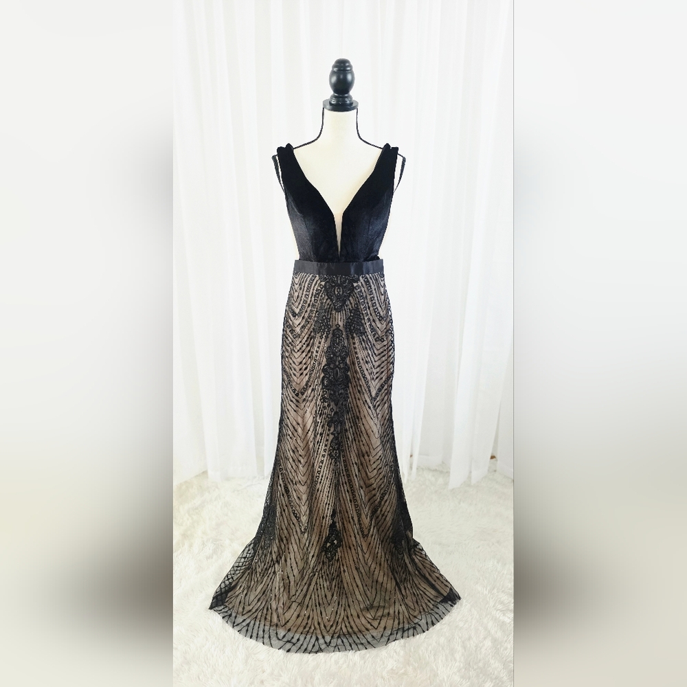 Black Deep V-Neck Embellished Evening Dress